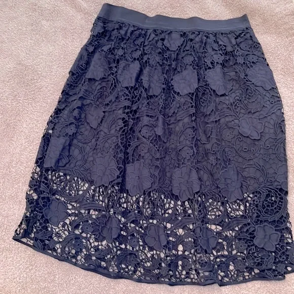 Ann Taylor lace overlay midi skirt in navy - size 14 - Picture 1 of 6